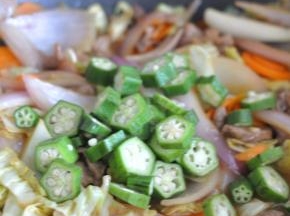 最后放入秋葵拌匀。