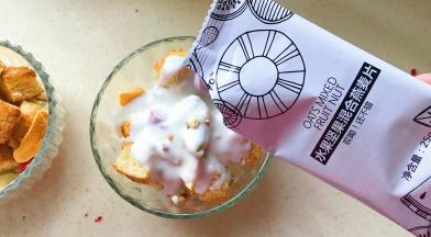 倒入混合燕麦片