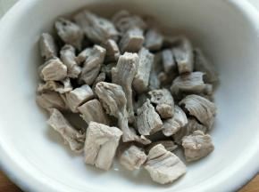 捞出淋干水份。