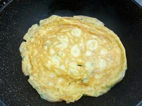 两面摊成金黄色