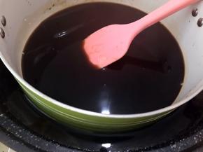 48小时后，阿胶块没有完全融化，我又隔水加热至阿胶块完全融化
