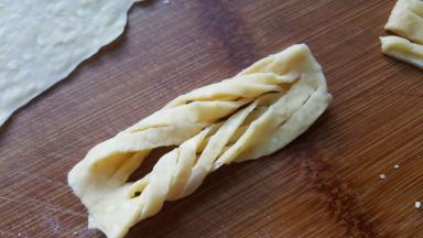 9．再整理一下，翻成麻花状。