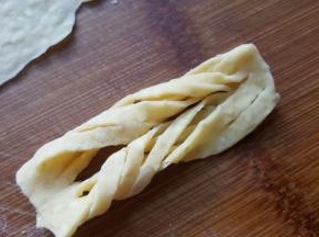 9．再整理一下，翻成麻花状。