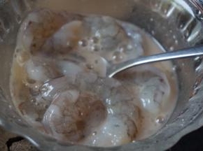 搅拌均匀后腌制半小时