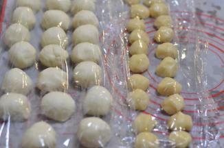 油皮油酥分别平均分成20份