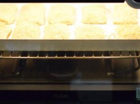 烤箱预热，200度20分钟，时间温度根据自己的烤箱和饼的大小调整