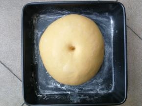 室温发酵至两倍大小，手指粘粉戳洞不塌陷不回缩，一发完成