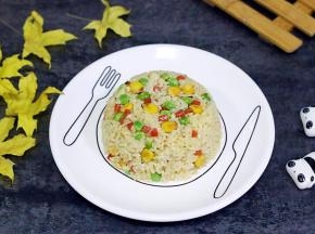 营养美味的磷虾三鲜炒饭就制作完成了。