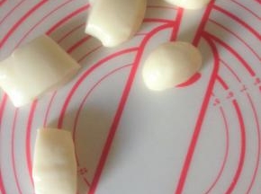 6、揉好的麻薯分成5份