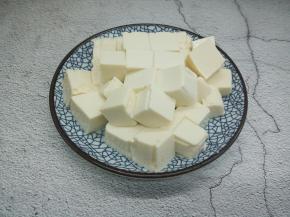 豆腐切小块