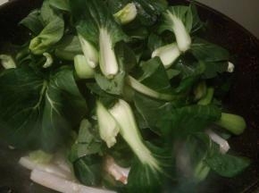 加入青菜翻炒