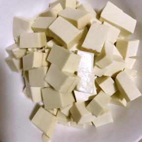 豆腐切小块
