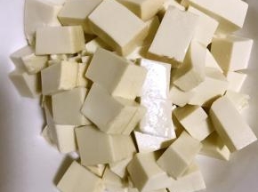 豆腐切小块