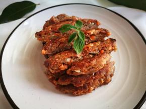 颜色比较深，正常，有黑豆。趁热吃，外脆内软，虾鲜味美！吃饱了拍的照，不然凉了不好吃！嘿嘿