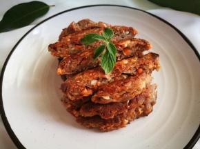 颜色比较深，正常，有黑豆。趁热吃，外脆内软，虾鲜味美！吃饱了拍的照，不然凉了不好吃！嘿嘿