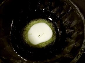 黄油隔水加热至融化，放一旁边