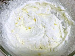 淡奶油加砂糖打发出清晰纹路