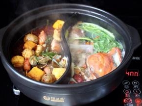 煮沸后再加入蔬菜煮沸就可以开吃了呀……