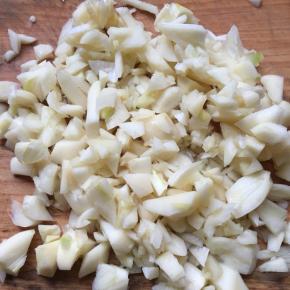 大蒜头剁成蒜蓉