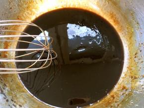 加入玉米油搅拌均匀，表层无油点