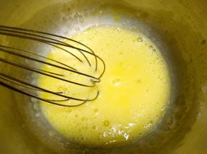 加牛奶搅拌均匀