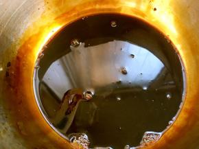 红糖加水小火加热至红糖融化