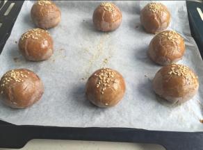 烤箱预热上下火190度，烤30分钟