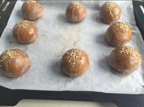 烤箱预热上下火190度，烤30分钟