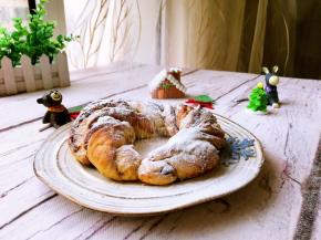 撒上糖粉装饰。