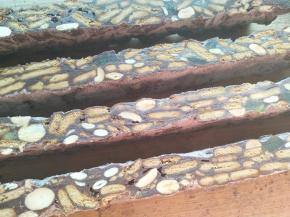 用锯齿刀切成长条