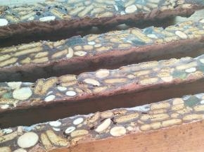 用锯齿刀切成长条