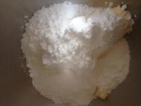 糖粉加入黄油