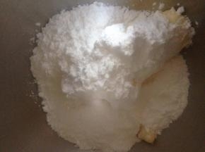 糖粉加入黄油
