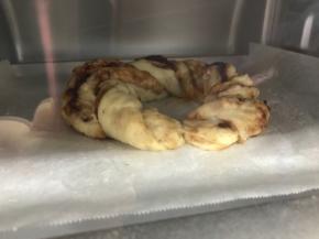 烤箱预热165度5分钟，放在中层，烘烤22分钟。