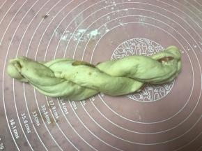 拧成麻花状。