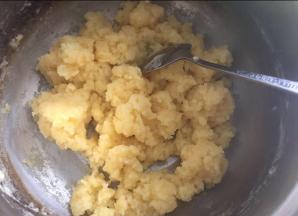 立即加入低粉拌匀，关火