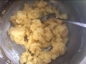 立即加入低粉拌匀，关火