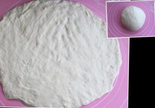 70分钟后拿出，再次手压排气，滚圆（法棍面团不要太用力排气）