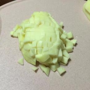 然后竖着切成均匀的小丁