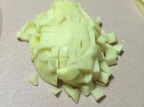 然后竖着切成均匀的小丁