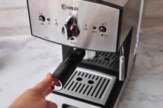 将过滤器按照指示方向安装并锁紧。