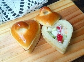 装入水果沙拉，盖子盖上。有惊喜吧？