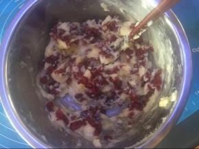 加入蔓越莓拌匀