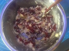 加入蔓越莓拌匀