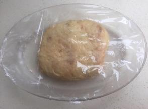 如图压扁放入冰箱8度冷藏发酵4小时