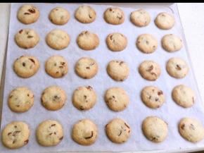 烤箱预热上下火160，烤20-25分钟。