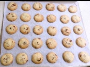 烤箱预热上下火160，烤20-25分钟。