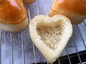 面包割去顶，挖成空心