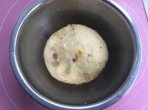 稍微揉均匀。放盆里30度发酵30分钟。