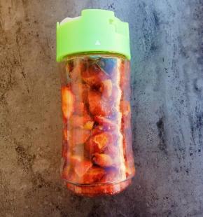 把山楂盛出装在料理机中